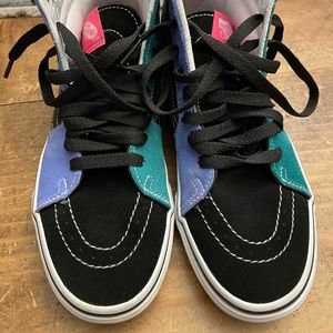 High top Vans sk8-GI 6 men’s 7.5 women’s (38) , very little wear.